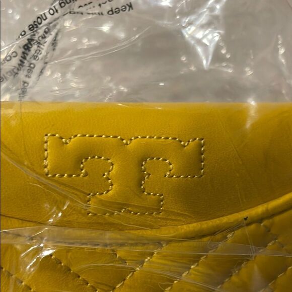 Tory Burch Alexa Daisy‎ Yellow Quilted Card Holder Foldable NWT - Picture 3 of 6